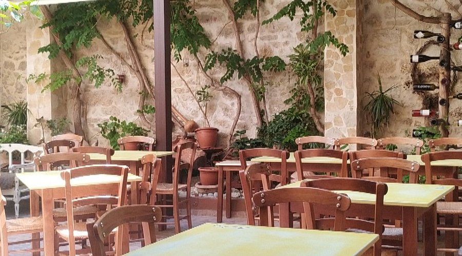 Avli restaurant, a Rawdrops partner in Heraklion